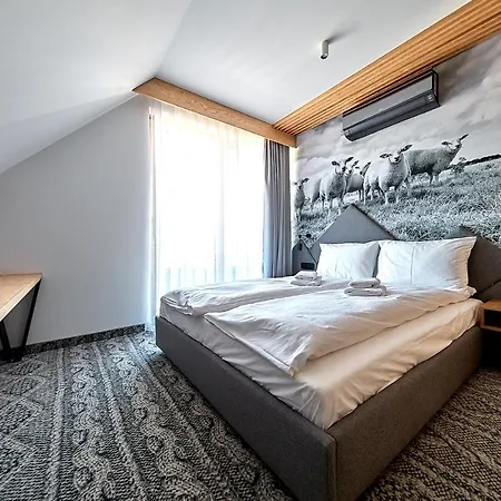 Tatra Square ザコパネ