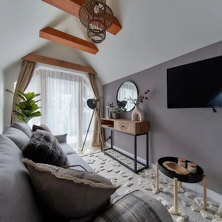 Tatra Square アパート ザコパネ