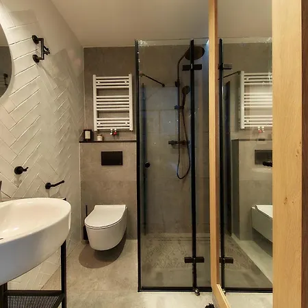 Tatra Square アパート