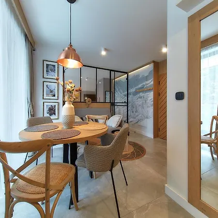 Tatra Square アパート