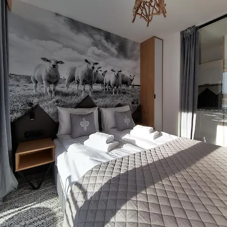 Tatra Square アパート