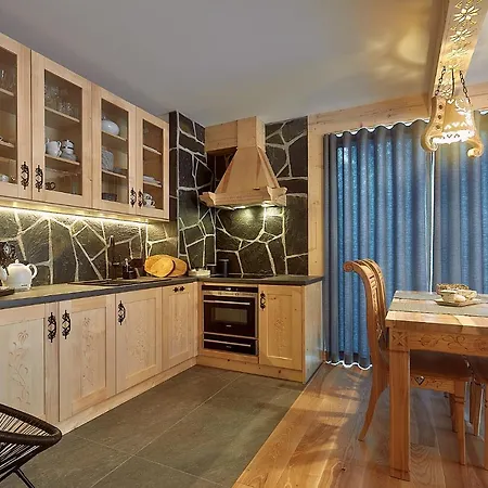 Tatra Square Apartment