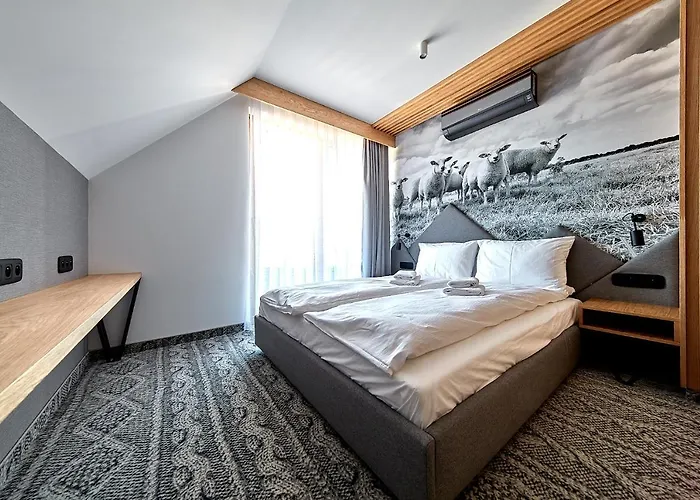 Tatra Square זקופאנה