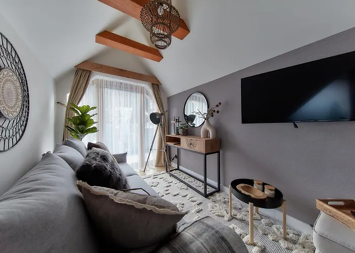 Tatra Square شقة زاكوباني